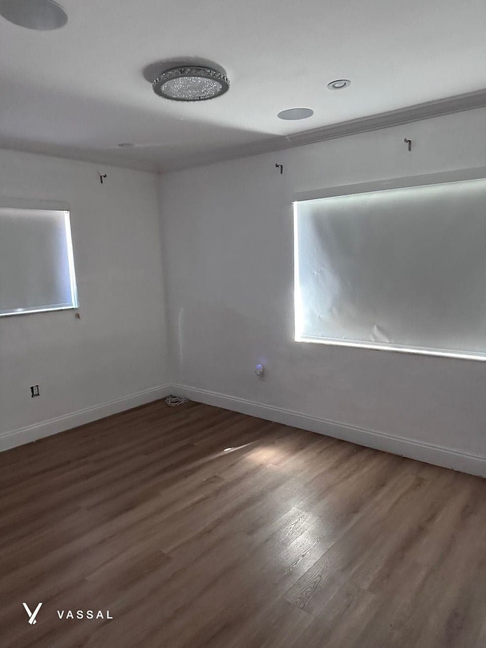 An empty bedroom with clean wood floors